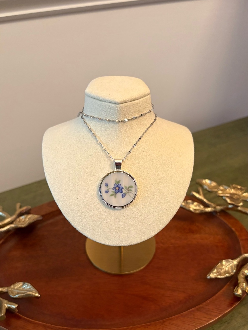 Lenox Pavlova Vintage China Necklace